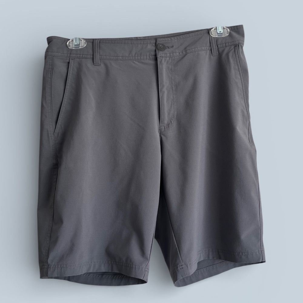 Columbia MENS Flat Front Gray 10" Shorts Size 32 Regular (measures larger)